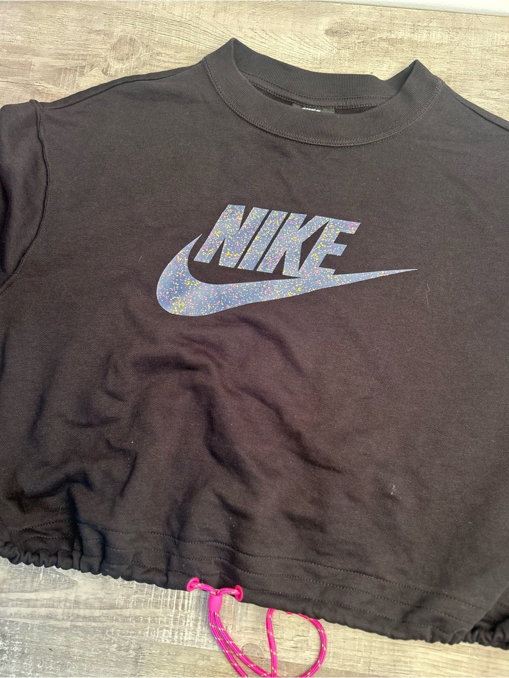 Nike Black Cropped Sweatshirt with Multicolor Speckled Logo • Women’s L